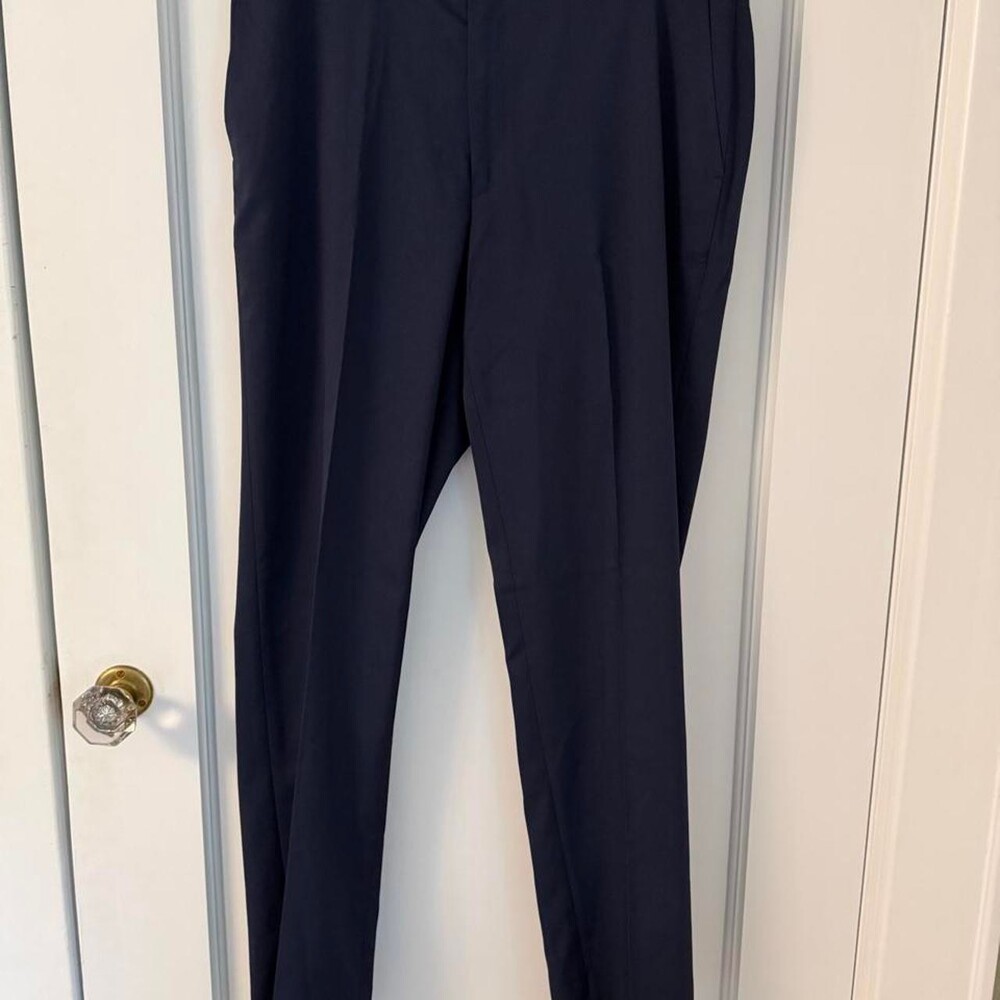 Navy blue DKNY dress pants in a 36x32 #formal #business